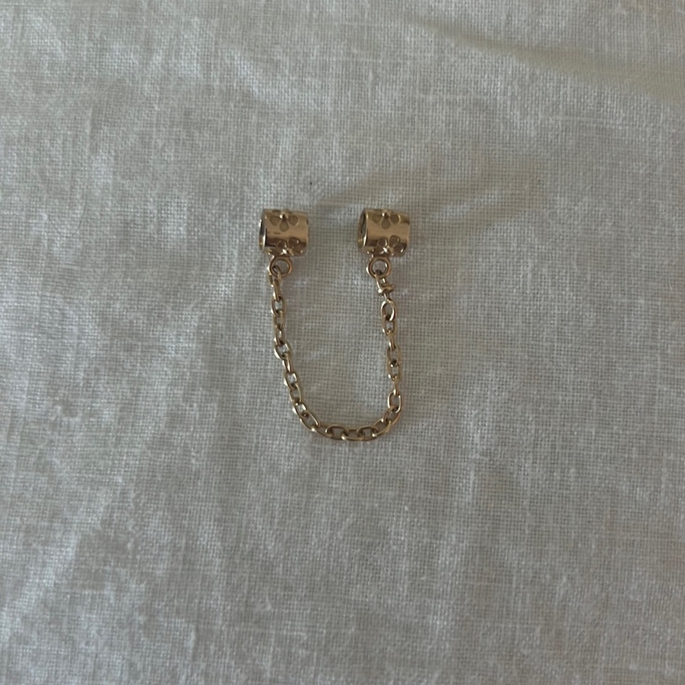 Pandora Moments Bracelet Safety Chain 14kt gold with flower detail.